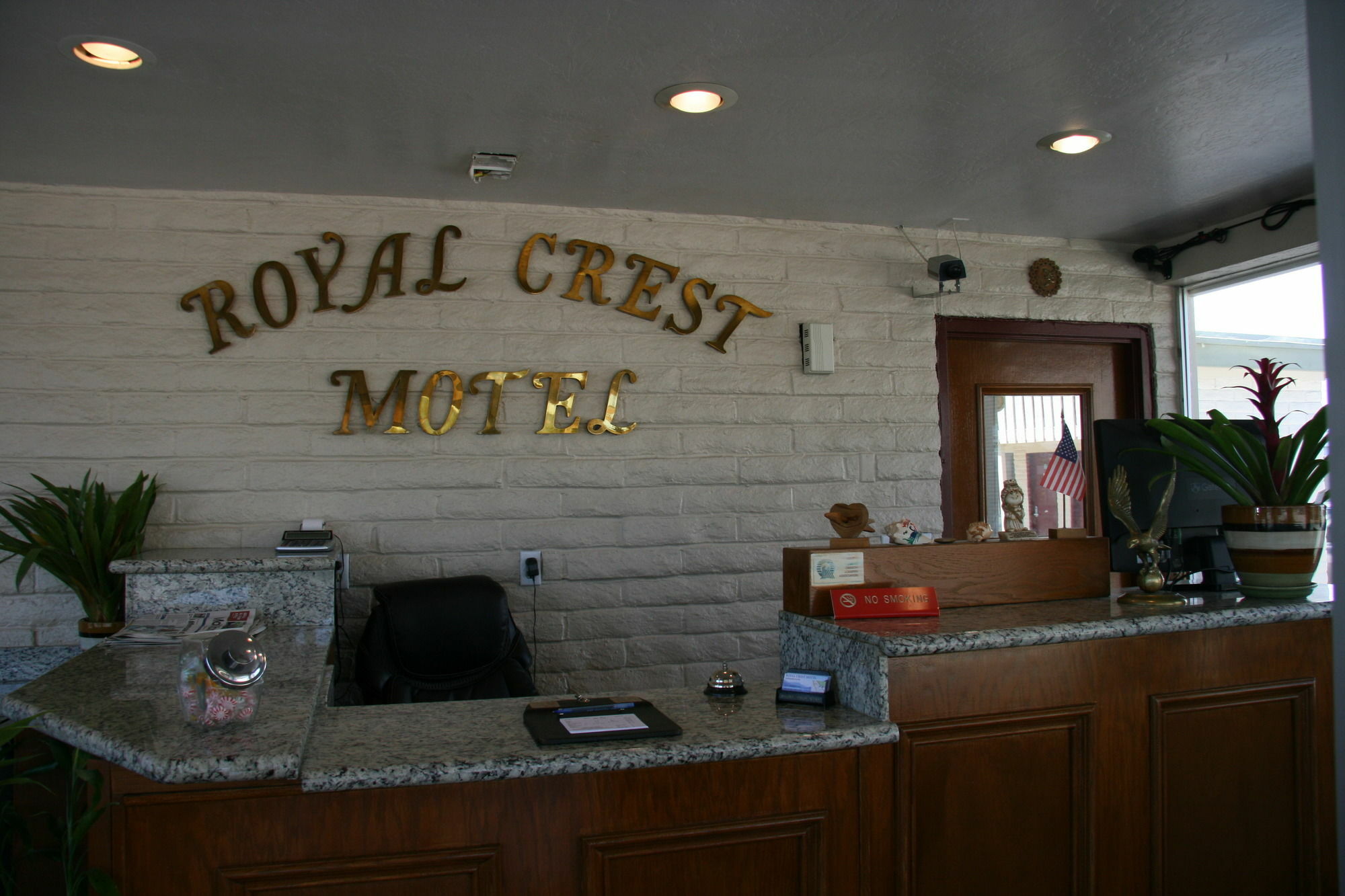 Royal Crest Motel Медфорд Экстерьер фото