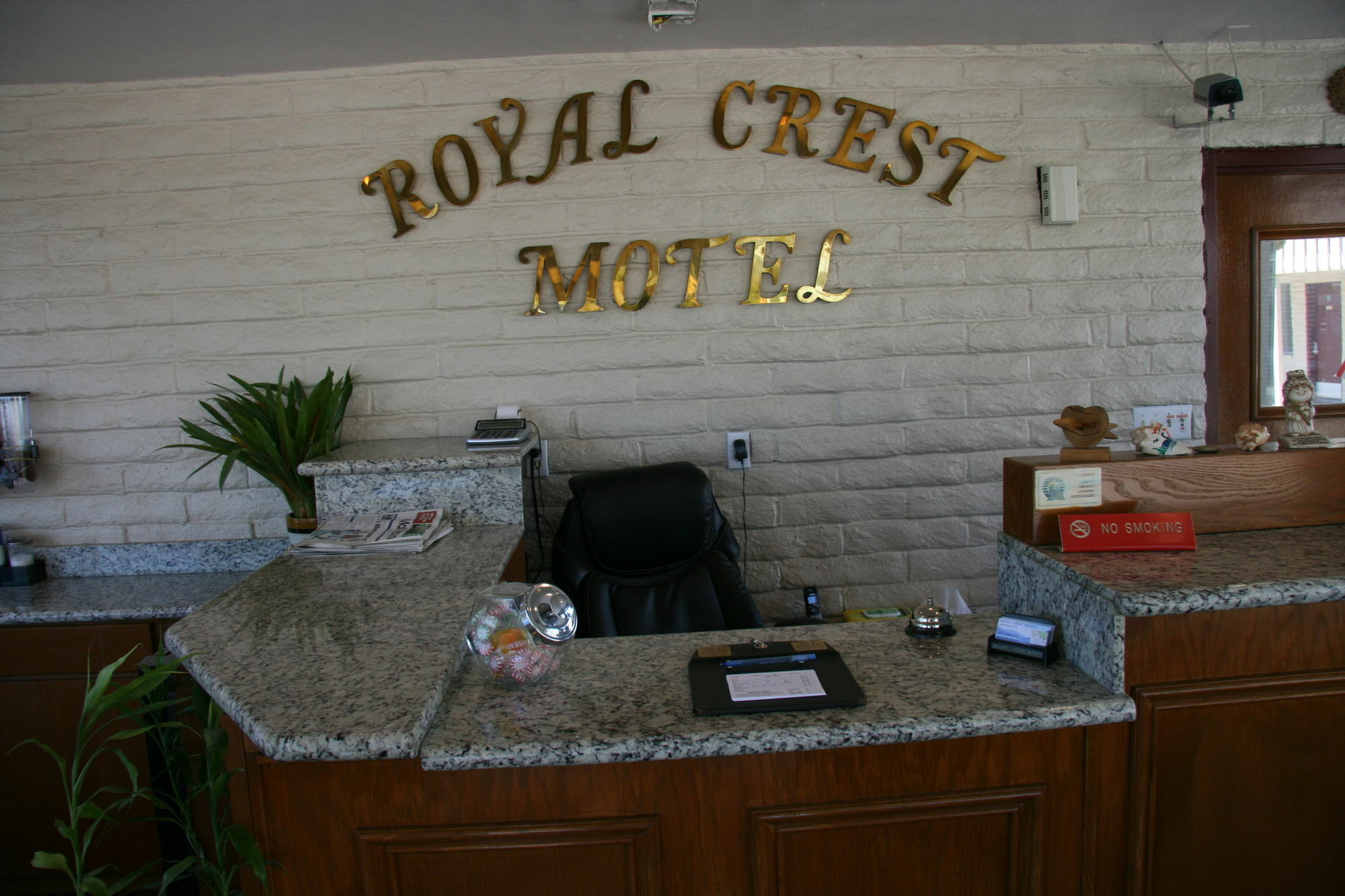 Royal Crest Motel Медфорд Экстерьер фото